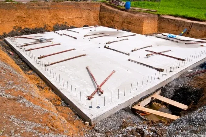 Diseño de losa de cimentación en Burgos: análisis geotécnico y control de ejecución